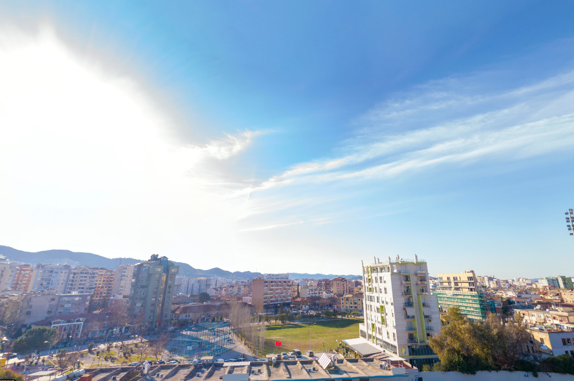 Shitet Apartament 2+1+2 te Stadiumi Dinamo prane Postes nr.8 (D8142A-140)