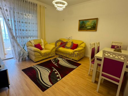Shitet apartament 2+1 ne Fresk,prane super market Xhangolli D8142A-142