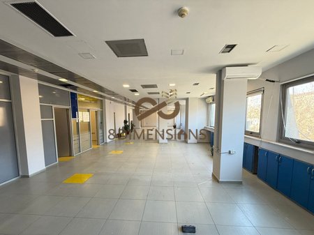 Shitet Ambjent Biznesi ne Qendren Condor tek Rruga e Kavajes (D815A-41)