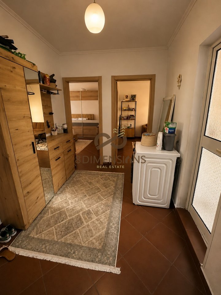 Shitet apartament 1+1 tek Fusha e Ali Demit D8141Z-27