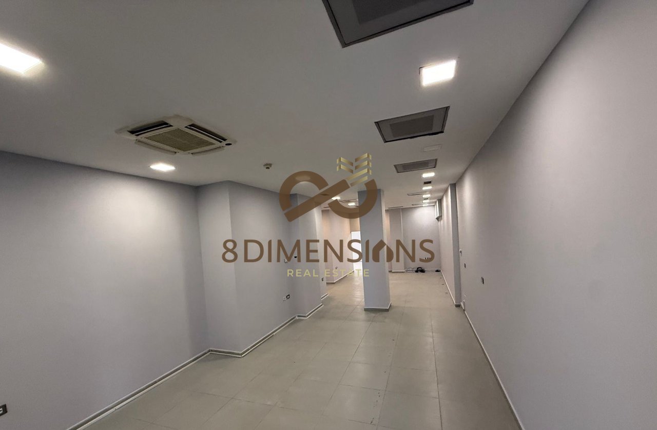 Shitet Ambjent Biznesi ne Qendren Condor tek Rruga e Kavajes (D815A-41)