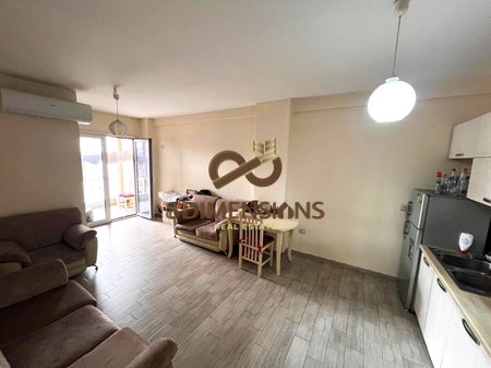 Shitet Apartament 2+1 ne Rrugen Teodor Keko Afer Hotel Marinaj  (D8142A-74)