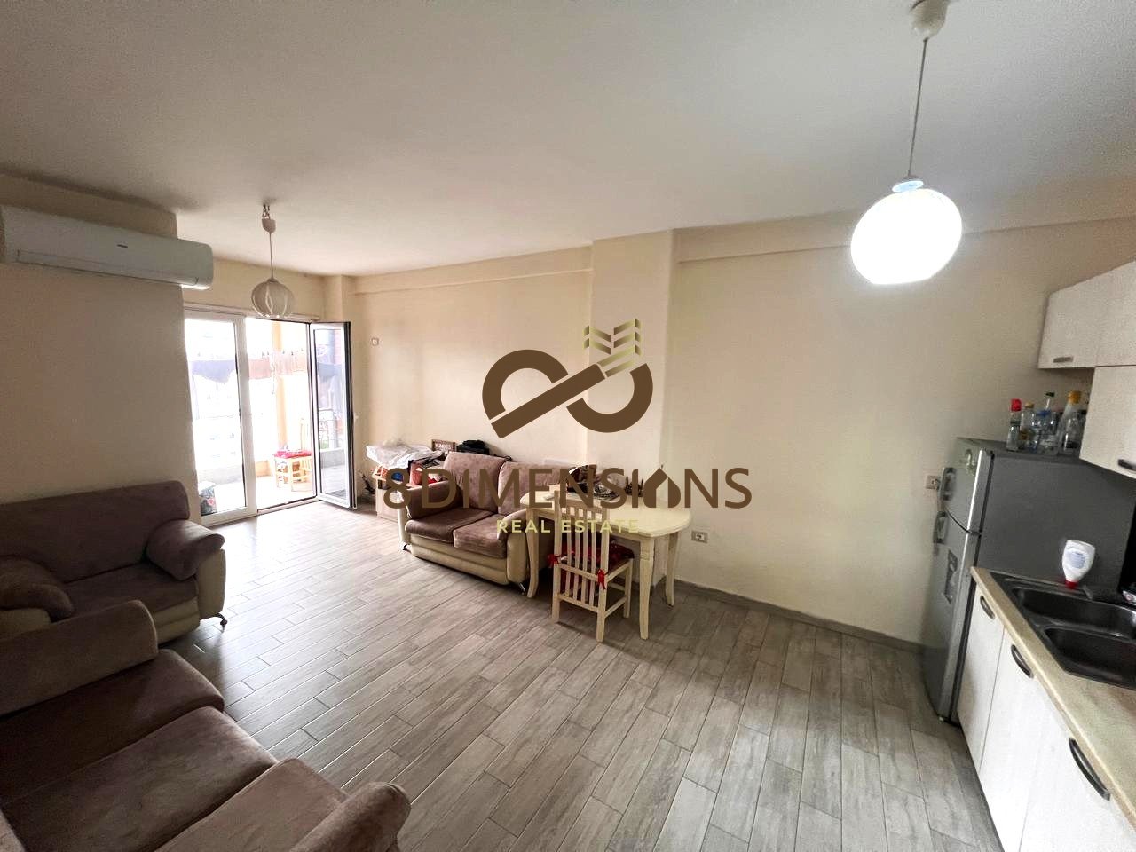 Shitet Apartament 2+1 ne Rrugen Teodor Keko Afer Hotel Marinaj  (D8142A-74)