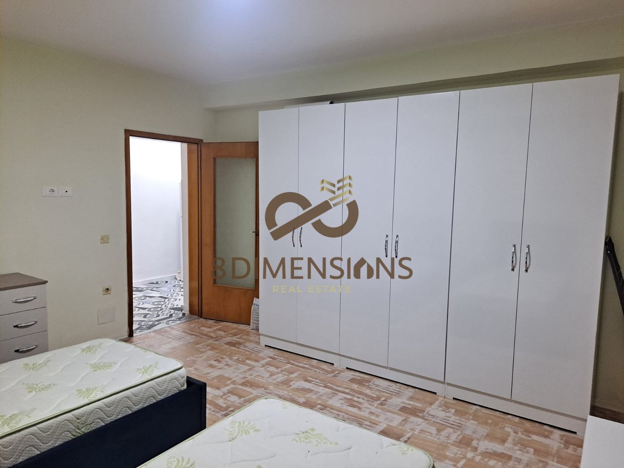 Jepet me qera Apartament 2+1; tek stacioni I trenit, prane Pasticeri Zaimi 2, D8242A-159