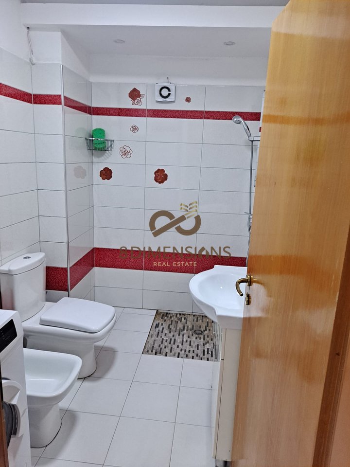 Jepet me qera Apartament 2+1; tek stacioni I trenit, prane Pasticeri Zaimi 2, D8242A-159