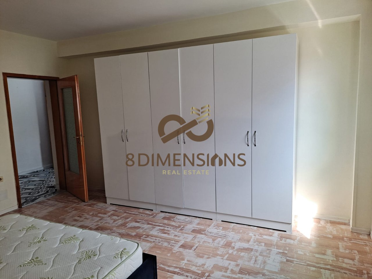 Jepet me qera Apartament 2+1; tek stacioni I trenit, prane Pasticeri Zaimi 2, D8242A-159