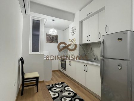 Shitet Apartament 1+1 ne Xhamllik prane Venue Club me siperfaqe banimi 48 m2 me hipoteke D8141A-98
