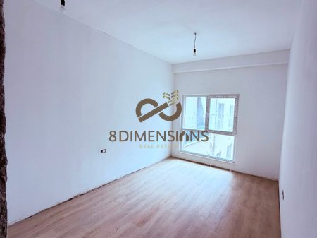 Jepet me qera Dyqan ne Laprake, prane Kompleks Aura me siperfaqe ndertimi 76m2 D8241A-160