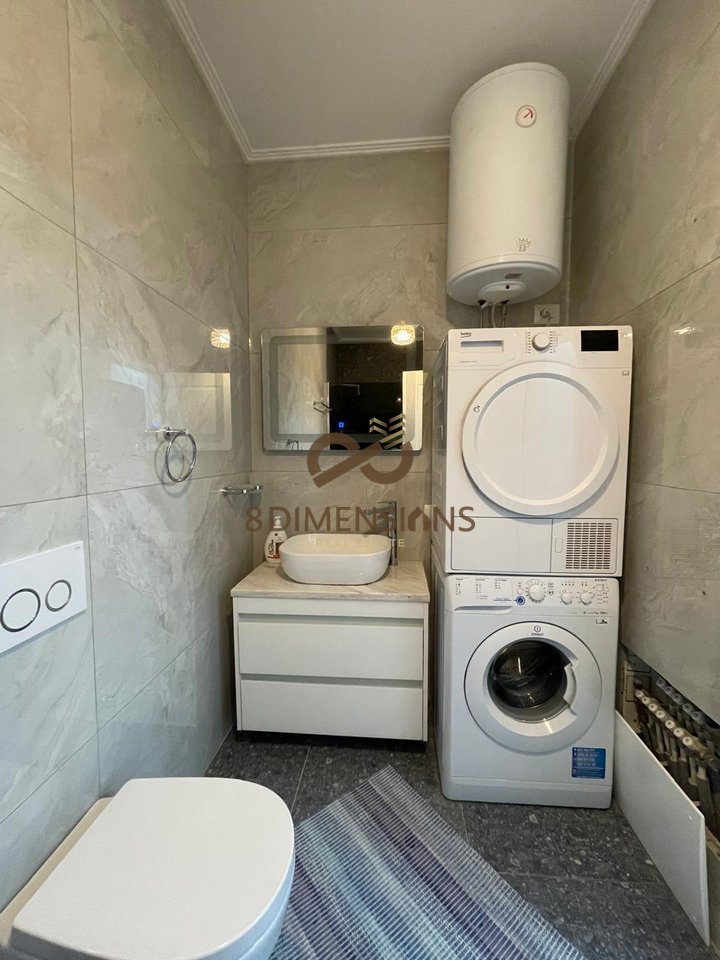 Shitet Apartament 1+1 ne Xhamllik prane Venue Club me siperfaqe banimi 48 m2 me hipoteke D8141A-98