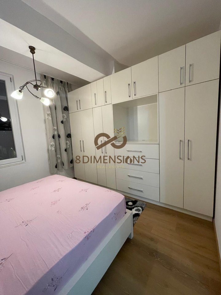 Shitet Apartament 1+1 ne Xhamllik prane Venue Club me siperfaqe banimi 48 m2 me hipoteke D8141A-98