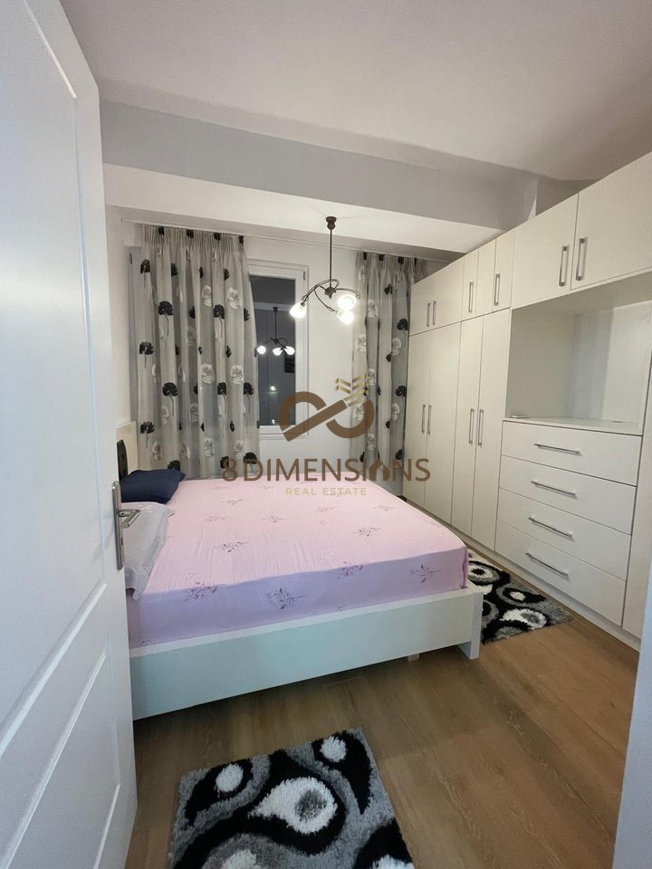 Shitet Apartament 1+1 ne Xhamllik prane Venue Club me siperfaqe banimi 48 m2 me hipoteke D8141A-98