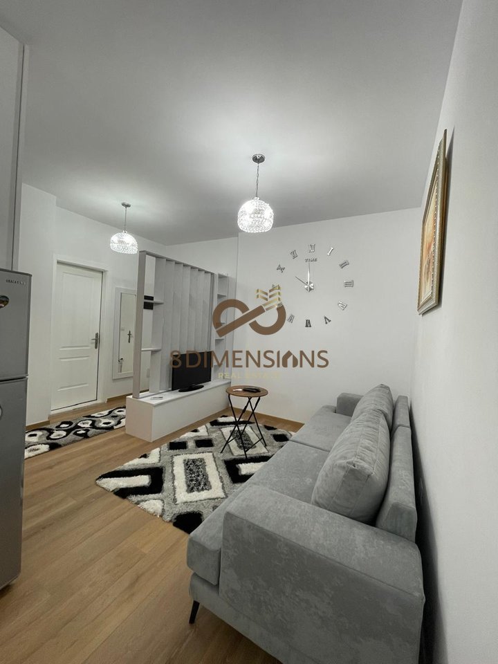 Shitet Apartament 1+1 ne Xhamllik prane Venue Club me siperfaqe banimi 48 m2 me hipoteke D8141A-98