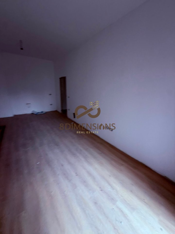 Jepet me qera Dyqan ne Laprake, prane Kompleks Aura me siperfaqe ndertimi 76m2 D8241A-160