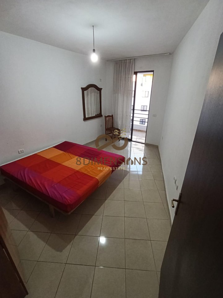 Shitet Apartament 1+1 ne Yzberisht, prane Grand Galerise (D8141A-99)