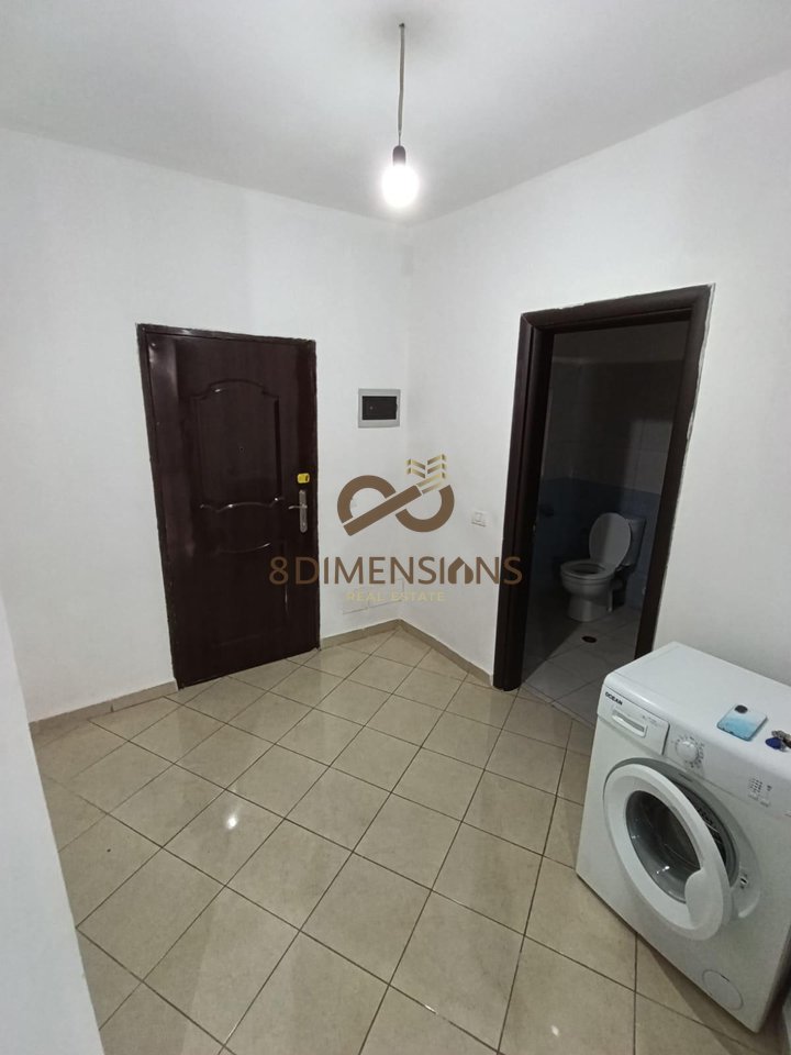 Shitet Apartament 1+1 ne Yzberisht, prane Grand Galerise (D8141A-99)