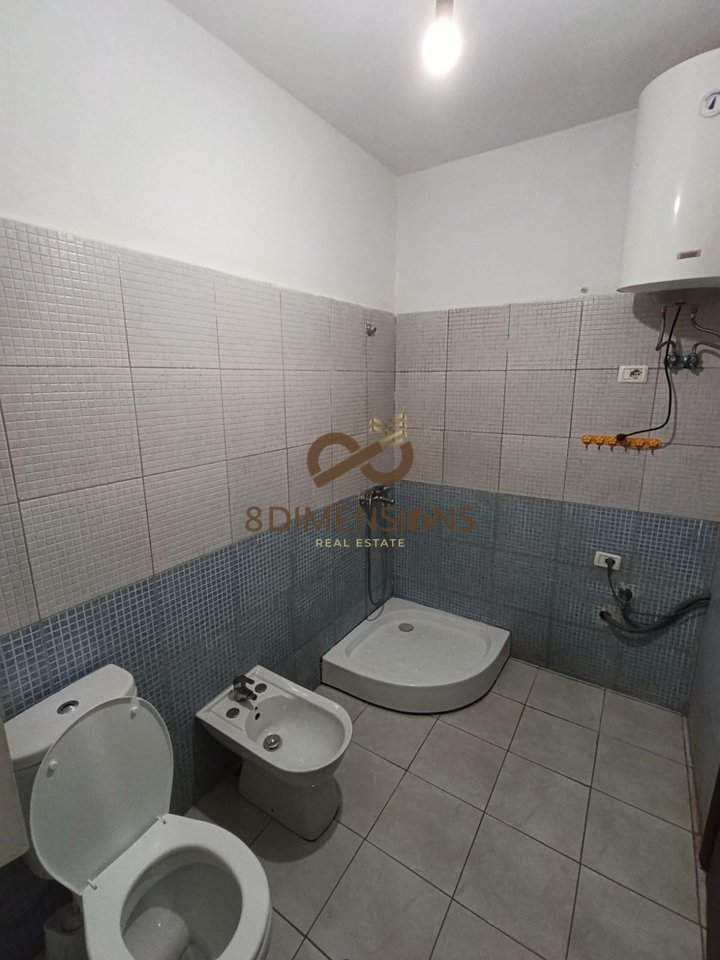 Shitet Apartament 1+1 ne Yzberisht, prane Grand Galerise (D8141A-99)