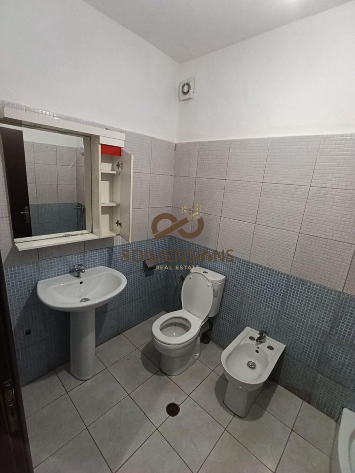 Shitet Apartament 1+1 ne Yzberisht, prane Grand Galerise (D8141A-99)