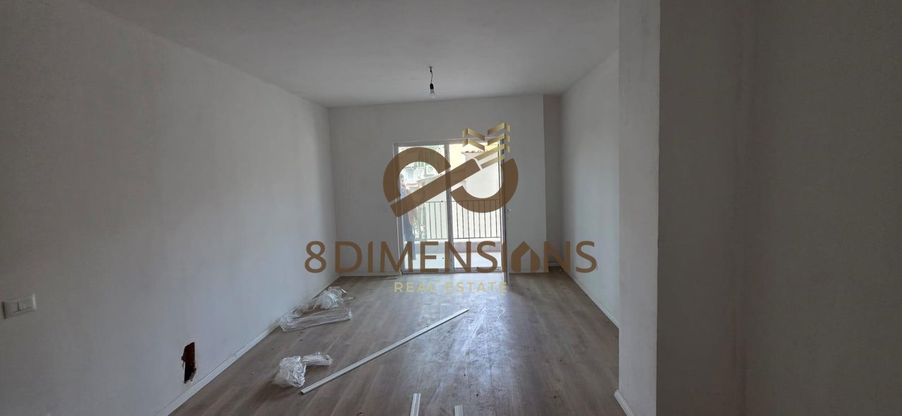 Shitet Apartament 1+1, ne Laprake, prane Kompleksit Aura D8141A-100