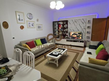 Shitet Apartament 2+1+2, i gjithe kati ne 5 Maj prane Concord Center  D8142A-115