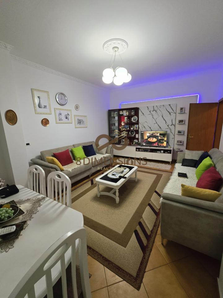 Shitet Apartament 2+1+2 ne 5 Maj prane Concord Center  D8142A-115