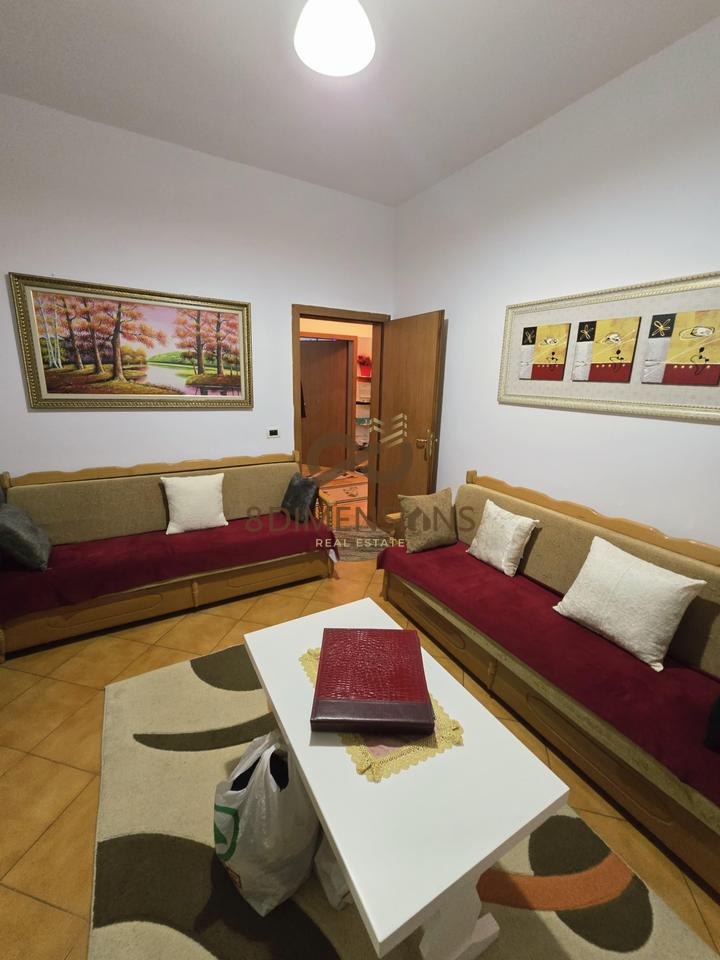 Shitet Apartament 2+1+2 ne 5 Maj prane Concord Center  D8142A-115