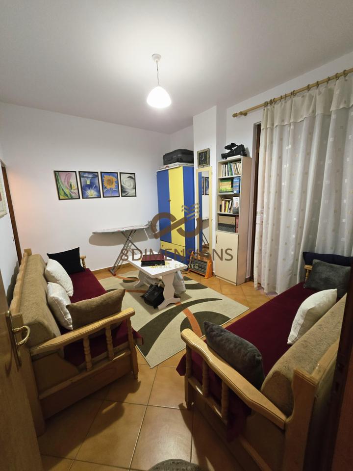 Shitet Apartament 2+1+2 ne 5 Maj prane Concord Center  D8142A-115