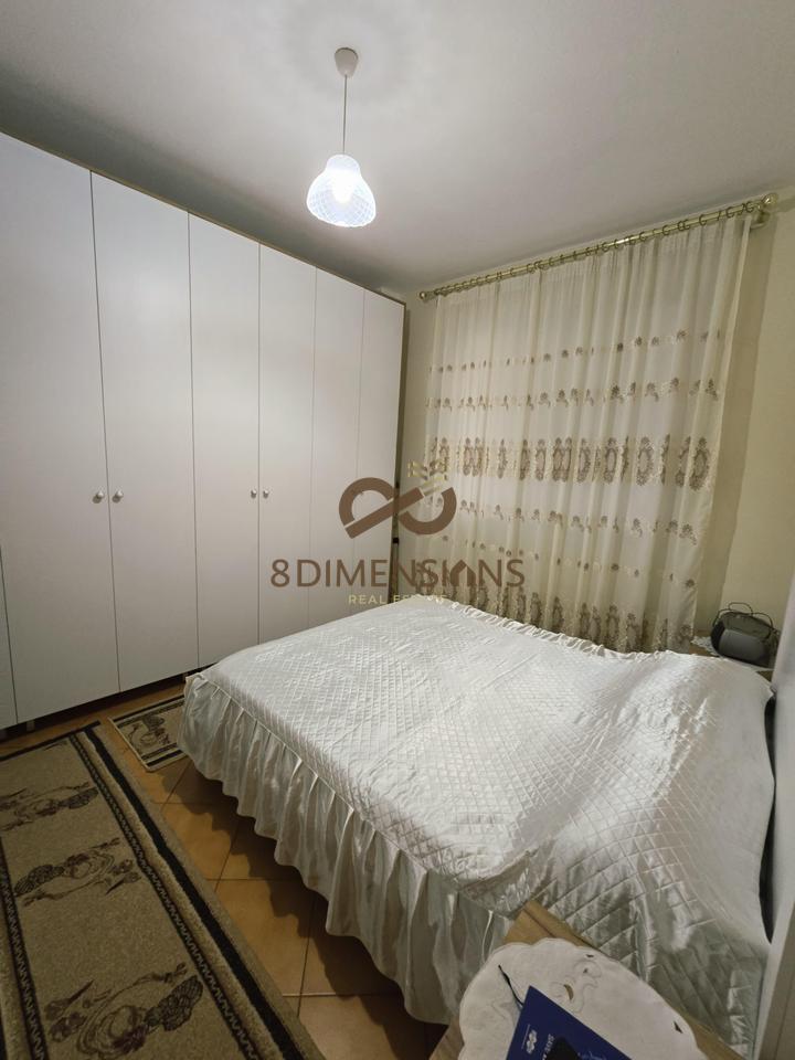 Shitet Apartament 2+1+2 ne 5 Maj prane Concord Center  D8142A-115