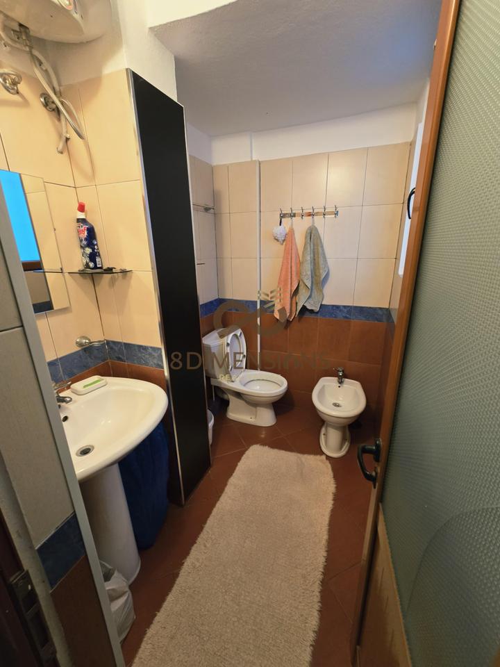 Shitet Apartament 2+1+2 ne 5 Maj prane Concord Center  D8142A-115