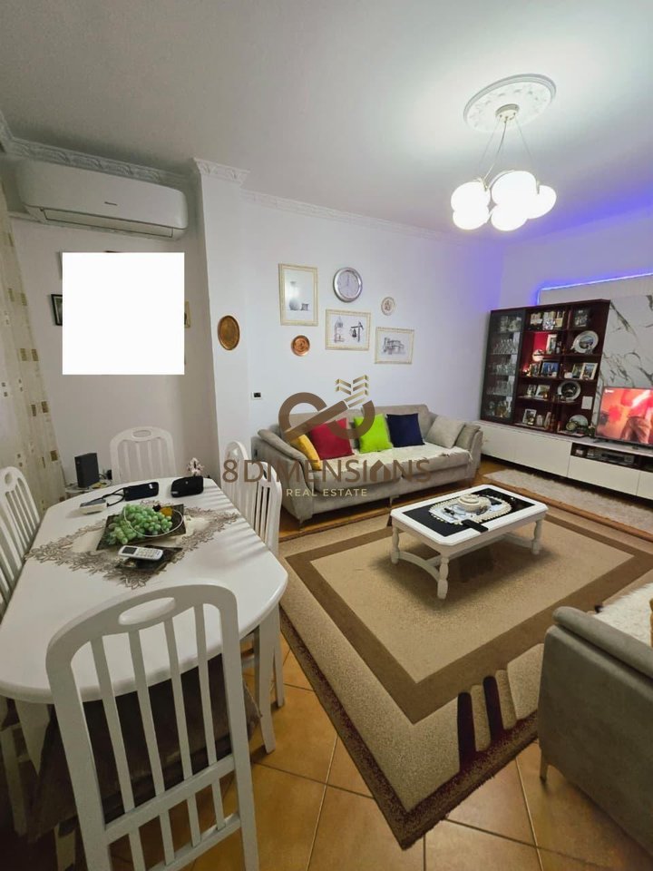 Shitet Apartament 2+1+2 ne 5 Maj prane Concord Center  D8142A-115
