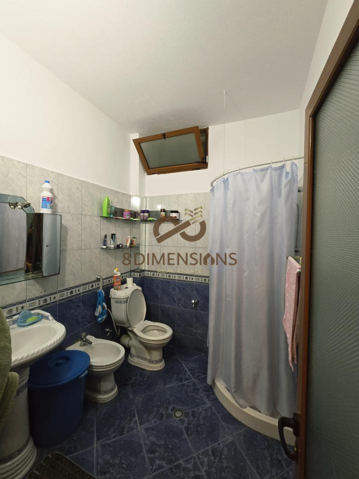 Shitet Apartament 2+1+2 ne 5 Maj prane Concord Center  D8142A-115