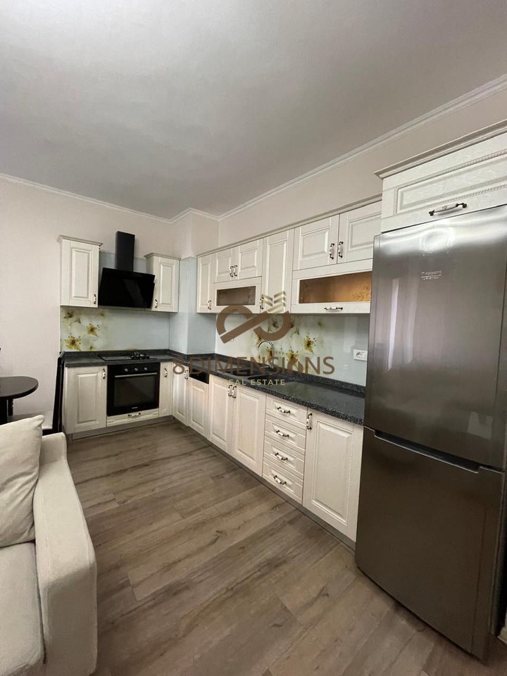 Jepet me qera Apartament 2+1 ne Fresk, prane Pasticeri Melises D8241A-174