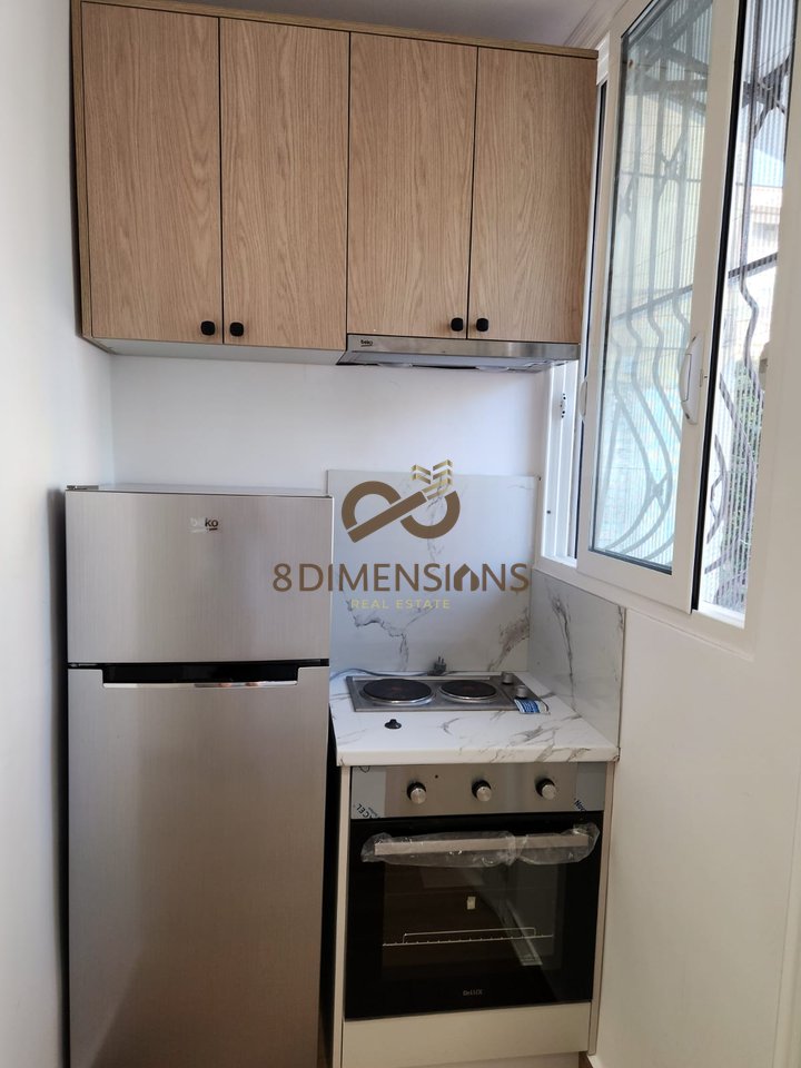 Shitet Garsoniere ne Rrugen 4 Deshmoret, prane Karburant Alpet D811Z-4