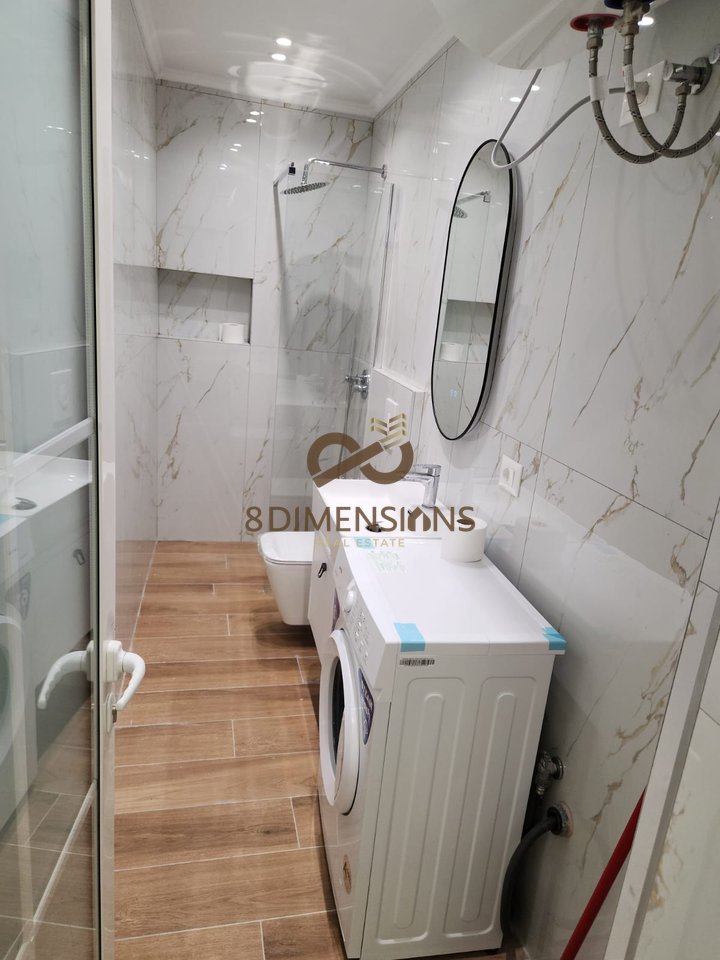 Shitet Garsoniere ne Rrugen 4 Deshmoret, prane Karburant Alpet D811Z-4