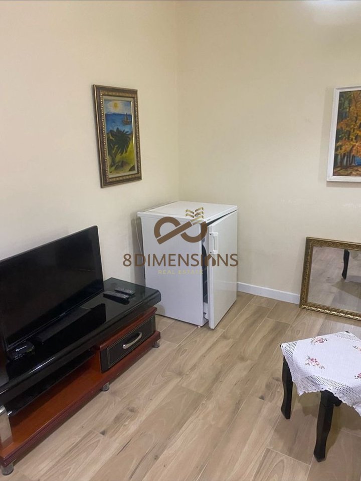 Jepet me qera Apartament 1+1 ne Myslym Shyr, prane Pasticeri Someg D8241Z-52