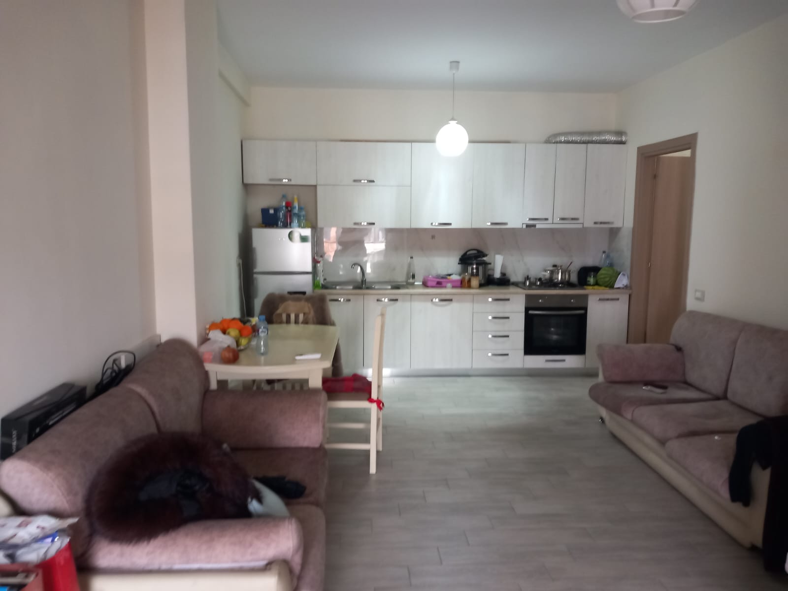 Shitet Apartament 2+1 ne Rrugen Teodor Keko Afer Hotel Marinaj