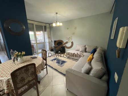 Jepet me qera Apartament 1+1; ne Qender, tek Rruga Fortuzi (D8241A-192)