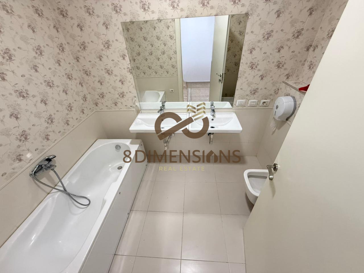 Apartment 3+1+2 for rent at Zogu i Zi, near Ring Center (D8243A-19)