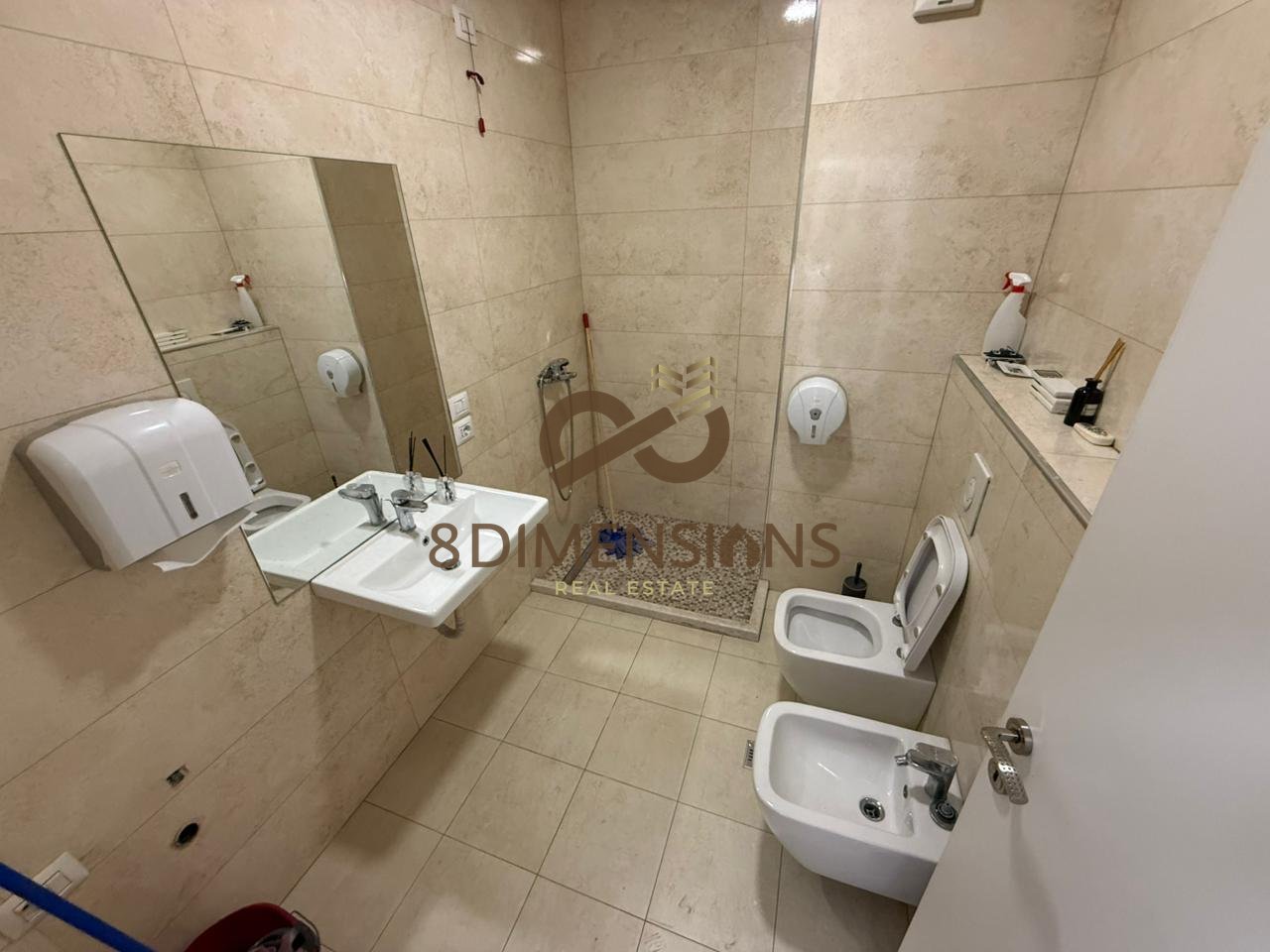 Apartment 3+1+2 for rent at Zogu i Zi, near Ring Center (D8243A-19)