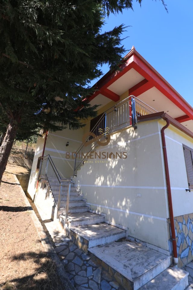 OCCASION!!! Hotel 2 floors for sale in Pogradec, near Bar Restaurant Victoria 250,000 EUR D813A-1