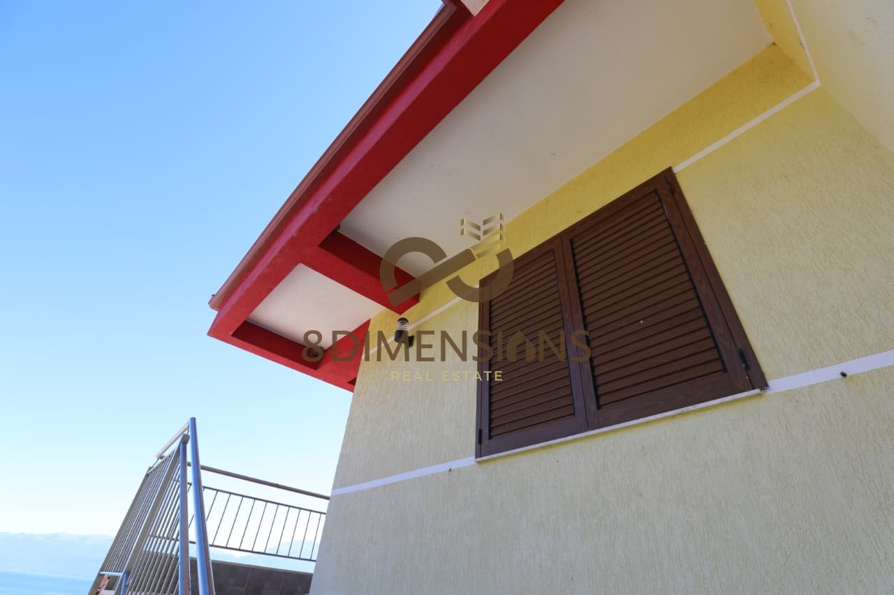 OCCASION!!! Hotel 2 floors for sale in Pogradec, near Bar Restaurant Victoria 250,000 EUR D813A-1
