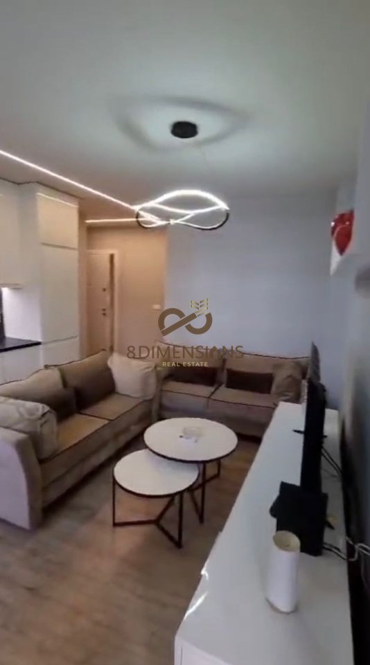 Shitet Apartament 1+1, ne Komunen e Parisit, prane German Computers (D8141A-105)