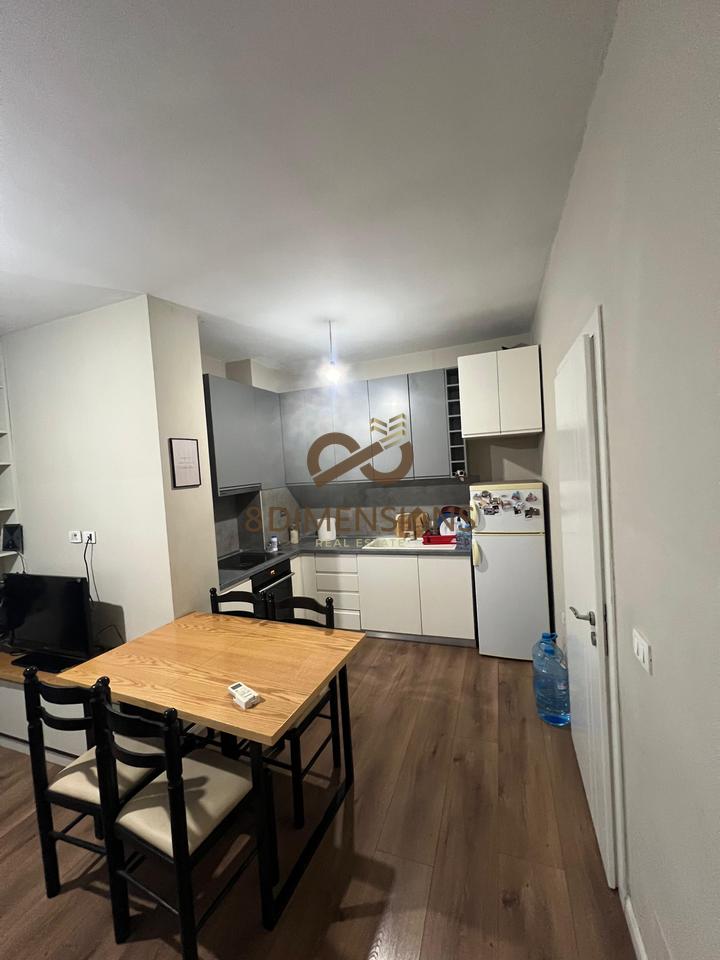 Shitet Apartament 1+1 Misto Mame, prane Pallateve Cabej (D8141A-109)
