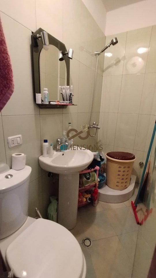 Shitet Apartament 2+1 tek Pallati me Shigjeta D8142A-124