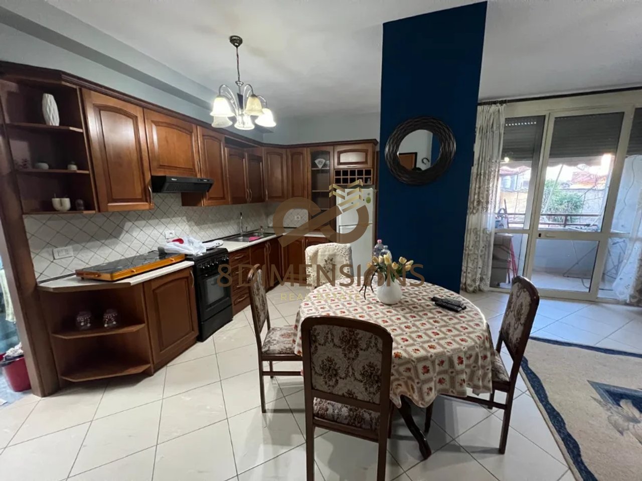 Jepet me qera Apartament 1+1; ne Qender, tek Rruga Fortuzi (D8241A-192)
