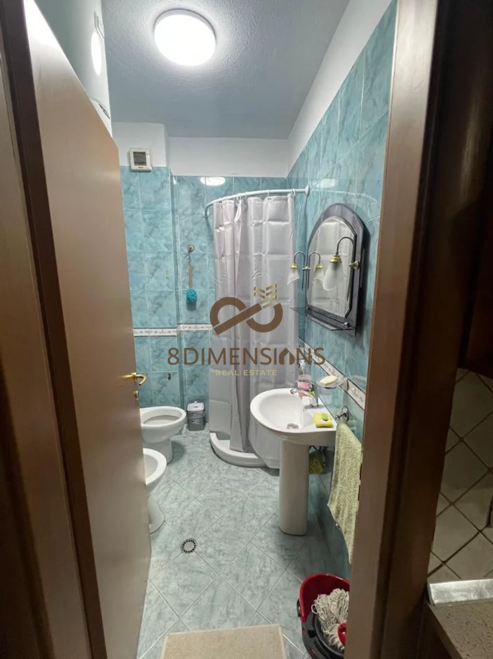 Jepet me qera Apartament 1+1; ne Qender, tek Rruga Fortuzi (D8241A-192)