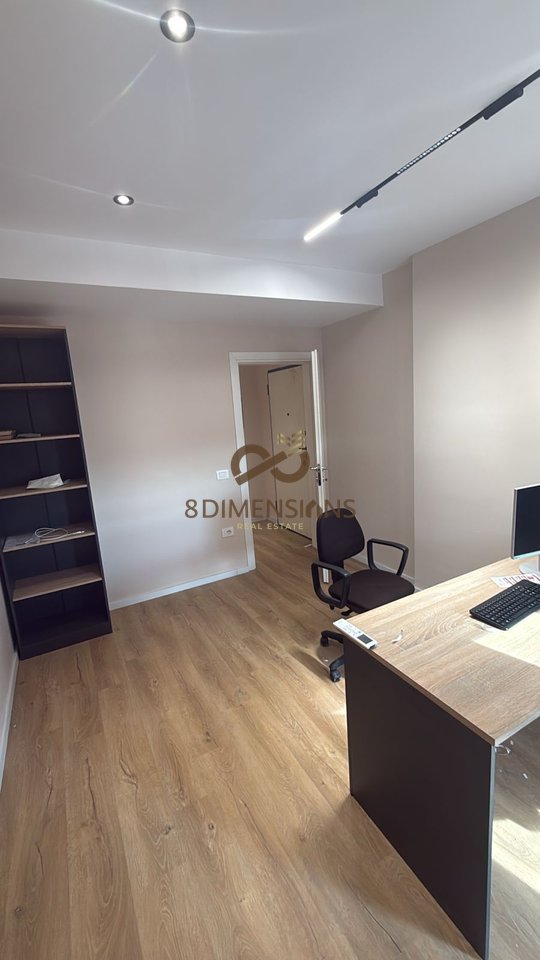 Jepet me qera Ambjent Biznesi 2+1 ne Rruga Dritan Hoxha, prane Pallatit Birra Peja (D8242A-169)