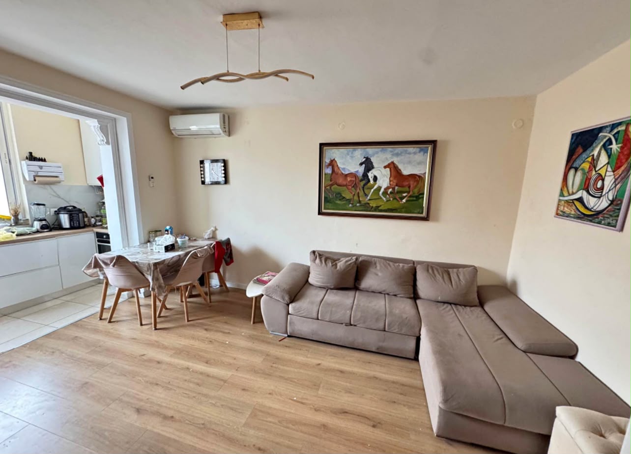 Apartament 1+1 ne shitje ne Rrugen Mine Peza, I Rikonstruktuar Totalisht (ID D8141Z-9)