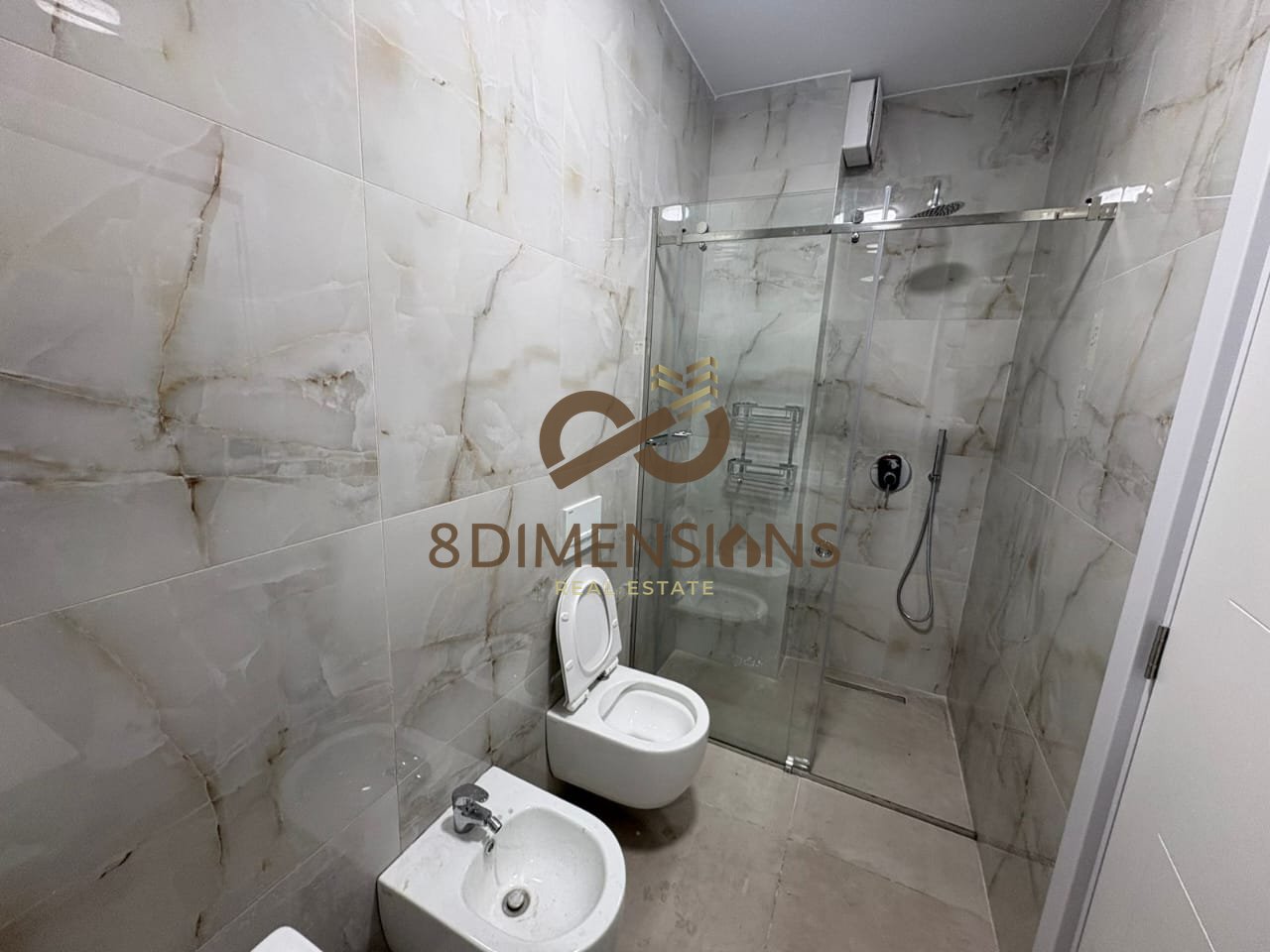Jepet me qera Apartament 1+1 ne Laprake prane kompleksit E88  (D8241A-194)
