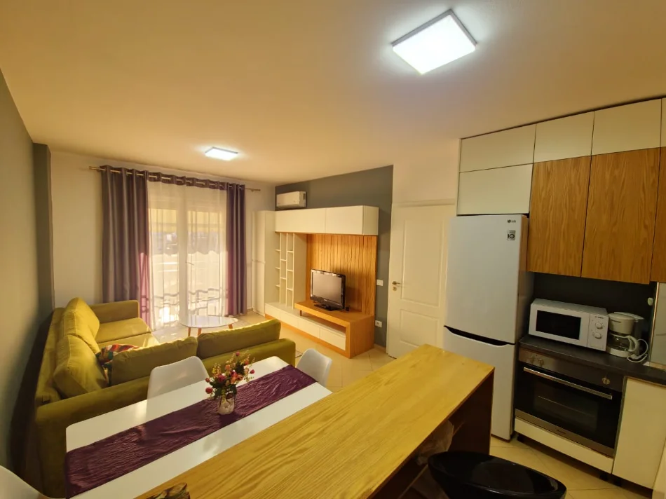 Jepet me qera Apartament 2+1 Te 5 Maji prane Emerald Mall (D8242A-173)