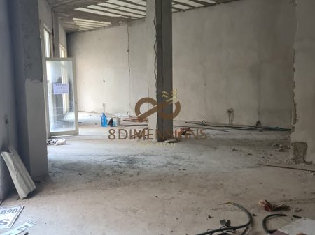 Ambjent Komercial per Shitje– Liqeni I Thate